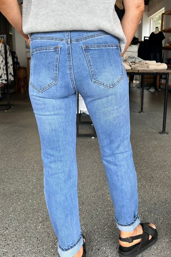 CARTER STRAIGHT LEG STRETCH JEAN - MID BLUE