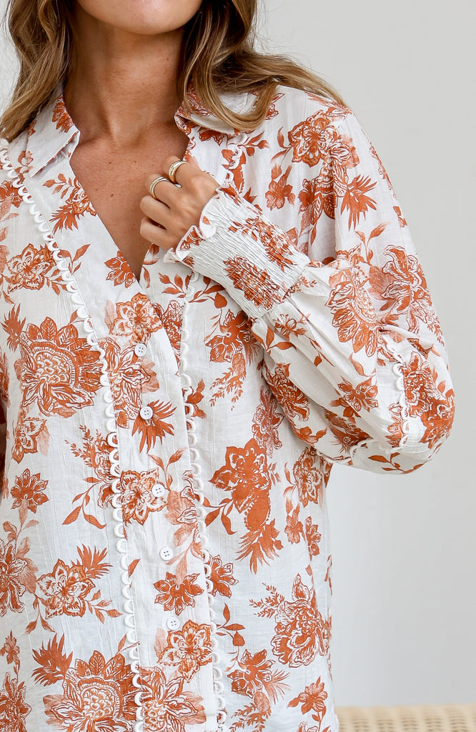 DESERT PALM LACE TRIM SHIRT - TAN/WHITE