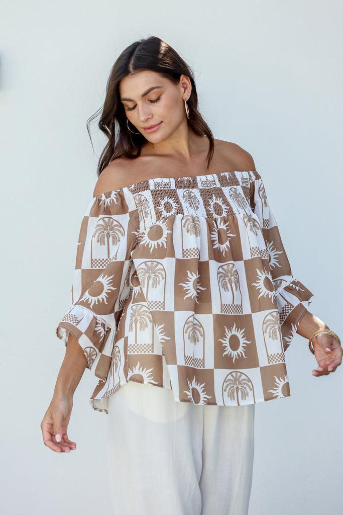 SOLEIL LINEN BLEND SHIRRED TOP - TAN PRINT